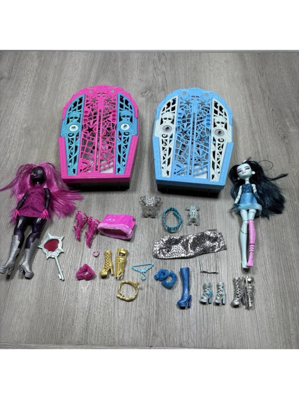 Monster High Skulltimate Secrets Hauntlywood Frankie Stein & Katty Noir